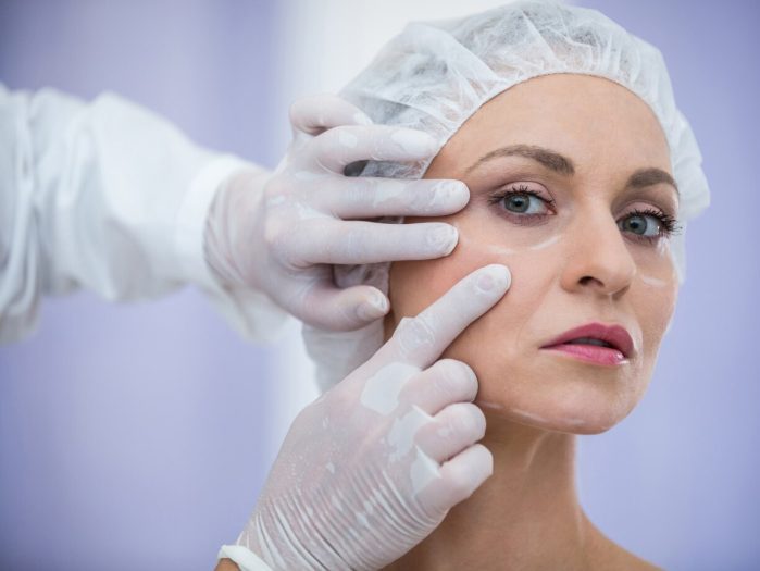 doctor examining female patients face cosmetic treatment_107420 74121 e1740734783578